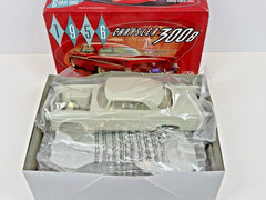 Moebius Models 1207 1/25 1956 Chrysler 300B Car Kit Skill Level 3 Model Kit-NIOB