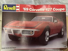 Revell #7149 ’69 Chevy Corvette 427 Coupe 1/25 Scale Plastic Model Kit Open Box