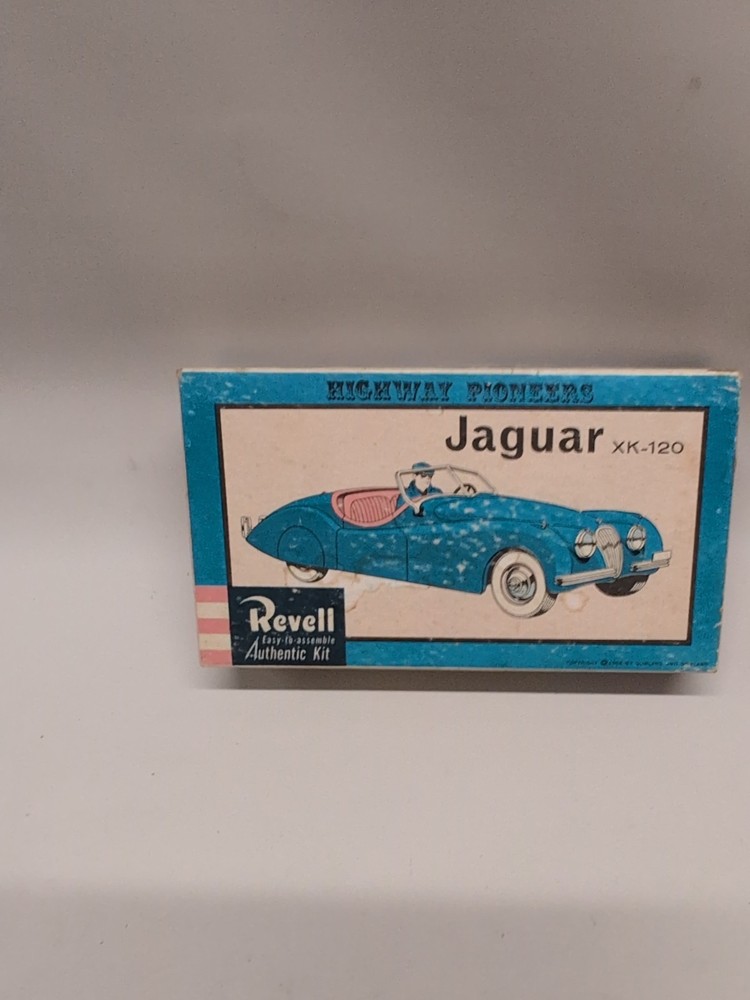 Revell 1:32 Jaguar XK-120 Vintage Model Car Kit H-56-79 Open Box Sealed Parts
