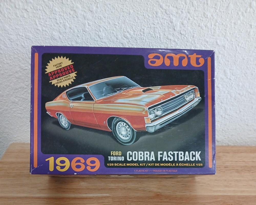 AMT 1969 Ford Torino Cobra Fastback Model Kit 1:25! Build it one of two ways!!