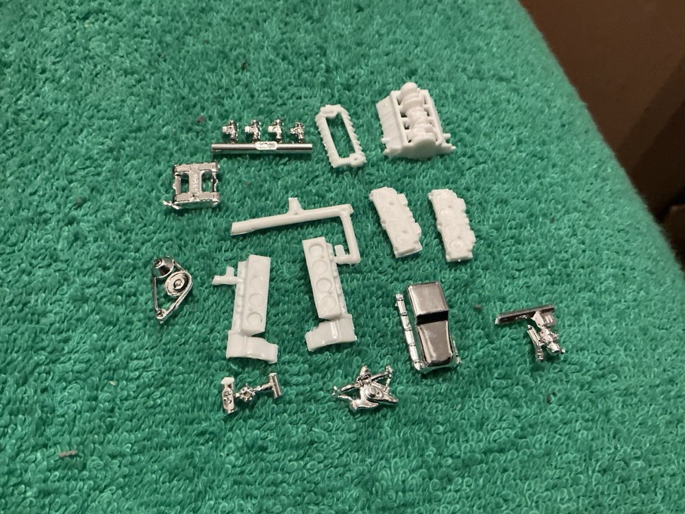 1 25 scale model parts The Outlaw Engine Parts Lot Only
