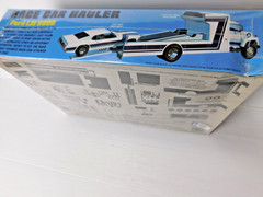 AMT Ford LN8000 Race Car Hauler – Model Truck Kit AMT758/06 1/25 Scale