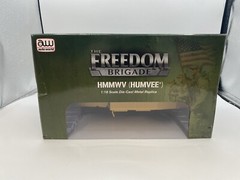 AUTO WORLD The Freedom Brigade Humvee HMMWV 1:18 Scale Die-Cast (D1)