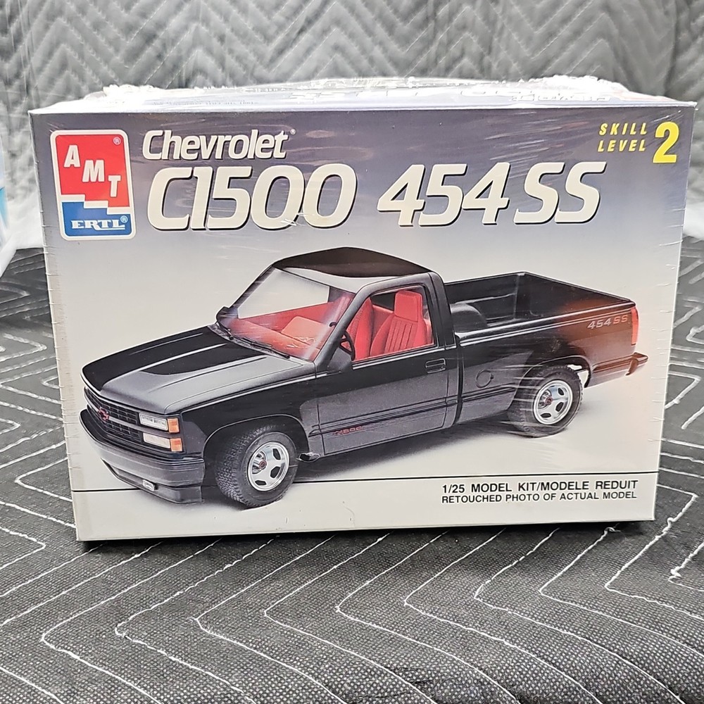 AMT Ertl Chevrolet C1500 454SS Model Kit 1:25 6032 Plastic Unassembled 1991
