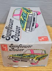 VINTAGE AMT 1962 BUICK ELECTRA SUNFLOWER FLOWER POWER 1:25 MODEL KIT #T136-150!