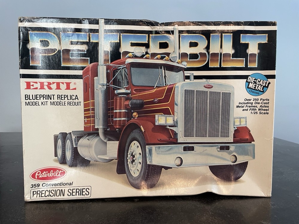 ERTL Peterbilt 359 Conventional 1:25 Scale Diecast Metal Model Kit