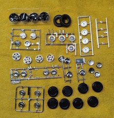 Junkyard Find 1/25 Assorted Tire and Hubcap Lot