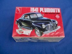 AMT 1941 PLYMOUTH 2’n1 FOUR PASSENGER COUPE 1:25 SCALE FACTORY SEALED