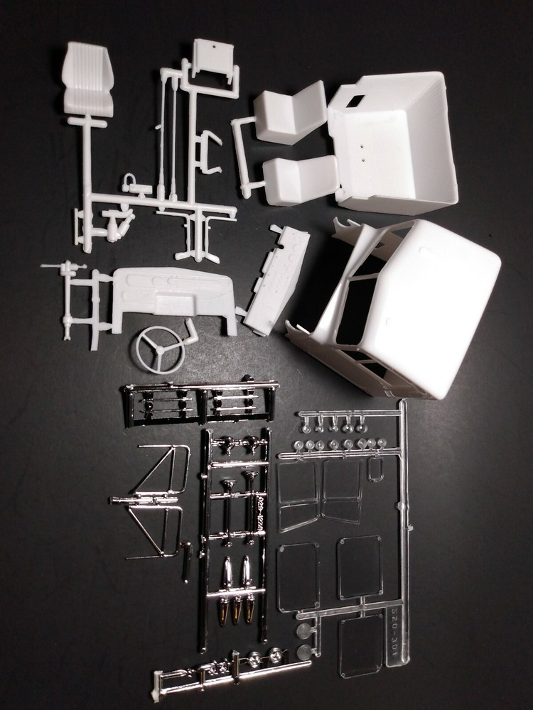 AMT Kenworth W-925 Tractor 1/25 cab glass interior seat chrome air horns truck