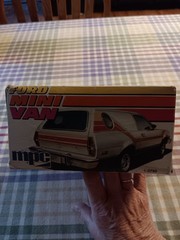 Mpc. Ford Mini Van Model Kit