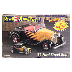 Revell Amigo Pack ’32 Ford Street Rod 1:24 without Mini Die Cast Ford 85-6685