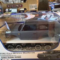 Maisto Assembly Line 2021 Ford Bronco Badlands 1:24 SC Diecast Model Kit 39535