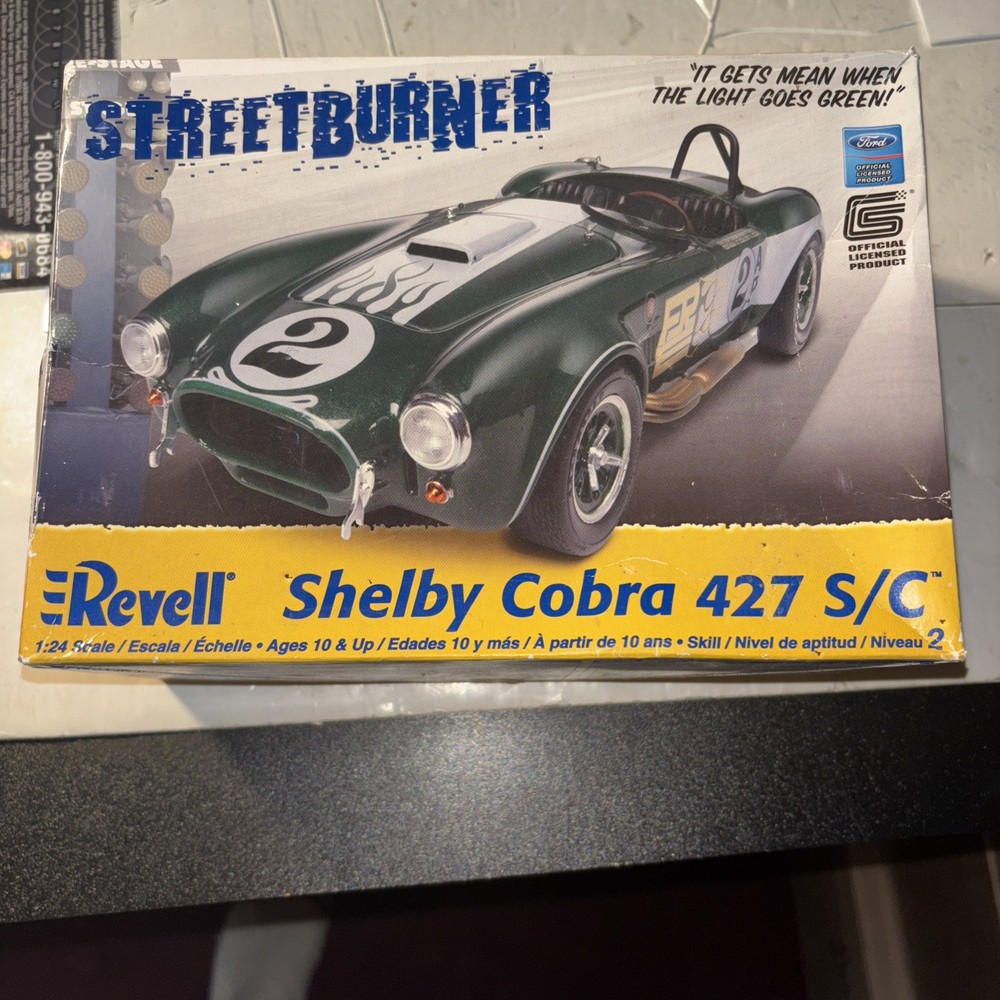 Revell Shelby Cobra 427 S/C Model 1:24 Car Kit No. 85-2828 Vintage 2005
