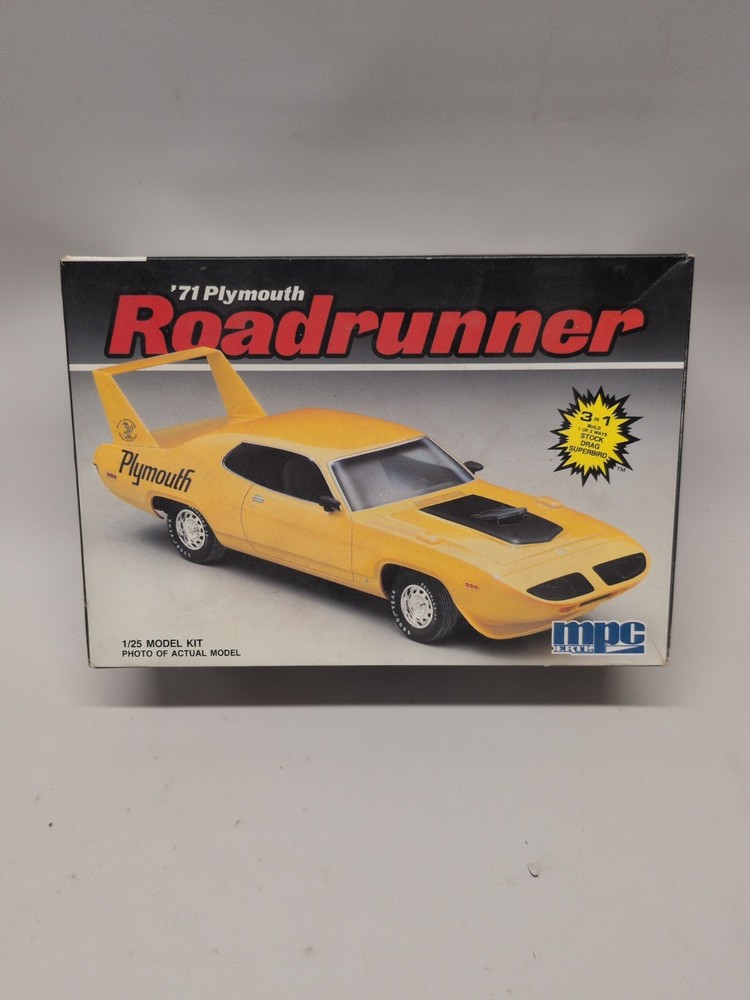 1987 MPC ERTL 6282 – ’71 Plymouth Roadrunner 1/25 New Open Box Sealed Parts