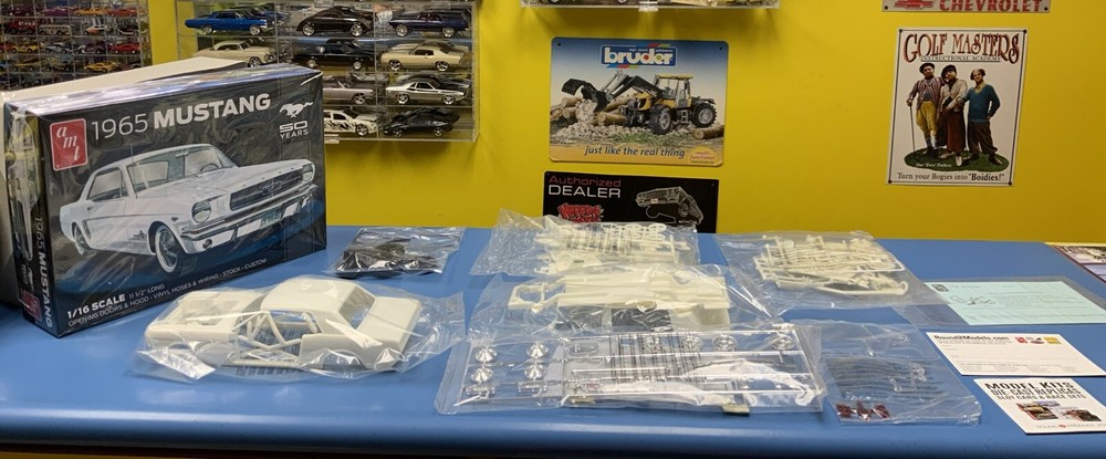 AMT/ ROUND 2 1965 MUSTANG 1/16 SCALE -50 YEARS OF MUSTANGS “NO INSTRUCTIONS”