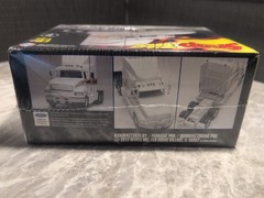 Revell SnapTite Ford AeroMax Semi Truck Model Kit 1:32 Scale Sealed Box Damage