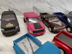 Model Junkyard/parts Plastic Truck Lot Of 9 Ford,chevy,,dodge Pickups