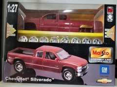 Maisto die cast model kit of a Chevy Silverado