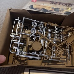 Vintage AMT ERTL ’32 FORD ROADSTER 2 IN 1 MODEL KIT Partially Started