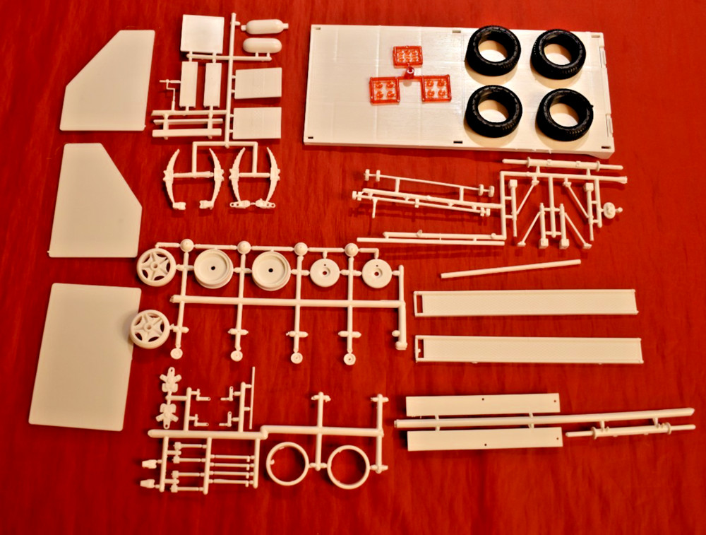 AMT Dodge L700 Race Hauler Trailer 1/25