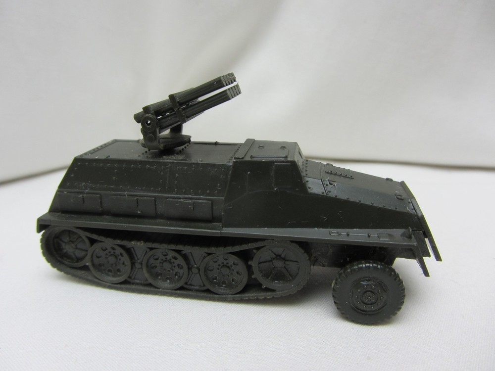 ROCO MINITANKS DBGM #131 German WWII SWS Half Track Nebelwerfer Rocket Carrier 2