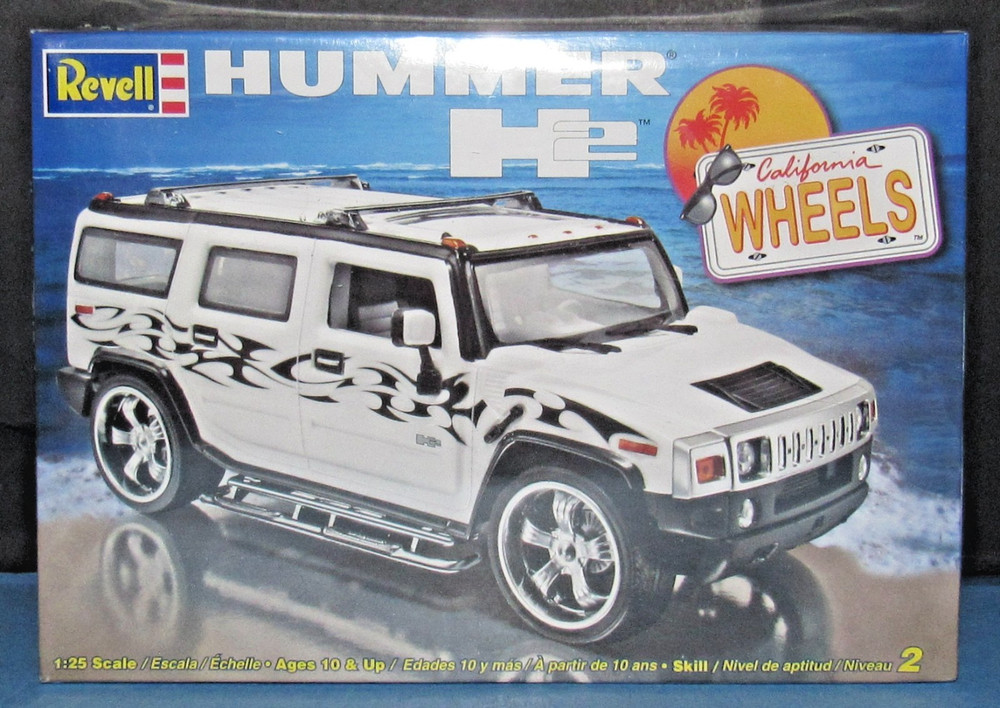Hummer H2 with California Wheels 1/25 Scale Revell Model Kit (Sealed)