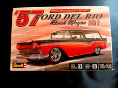 Model Kit 1957 Ford Del Rio Ranch Wagon 2n1 Kit Revell 1:25 Skill Level 5