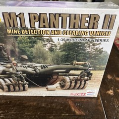 Dragon 1/35 M1 Panther II, Mine Detection and Clearing Vehicle Model Tank