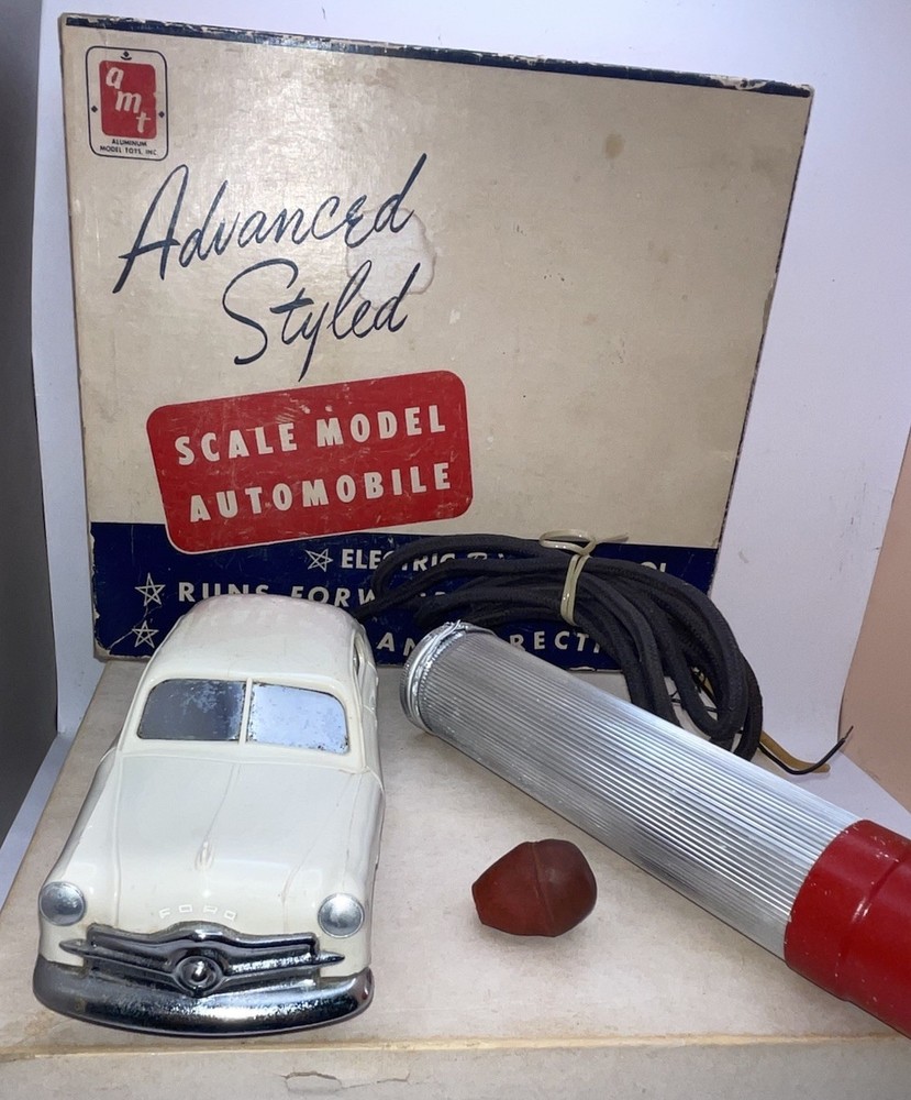 AMT 1949 Ford Sedan 1/25 Remote Control RC BO Promo & Box Sungate Ivory VF-XLNT