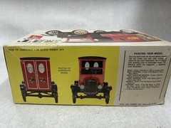 AMT Budweiser ‘23T Delivery Van 2401 1/25 Scale Unassembled Hobby Kit