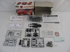 Revell 1/25 Scale Dodge Viper SRT-10 Model Car Kit #85-2188 New!
