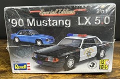 Revell Special Edition ’90 Mustang LX 5.0 1:25 Model Kit 85-4252 Cop Car NIB