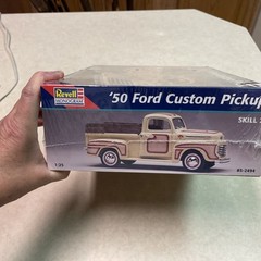 Revell Monogram ‘50 FORD CUSTOM PICKUP Scale 1:25 Model Kit 85-2494 NEW SEALED