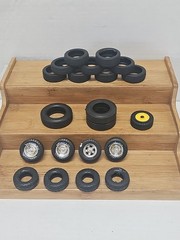 Tires & Wheels 1:25 Scale Model Car Parts Lot Assortment 21 Wheels.