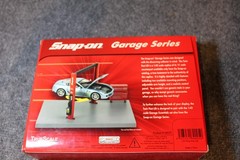 Snap on Garage Series Twin Post Lift TSM 08001- 1/43 Scale