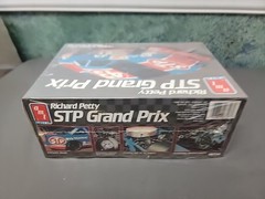 1990 Amt Ertl 43 Richard Petty STP Grand Prix Pontiac 1:25 Model Kit 6728 SEALED