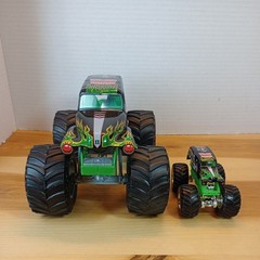 Revell Grave Digger Monster Jam Truck SnapTite Model 5″ x8″ with a Hot wheels