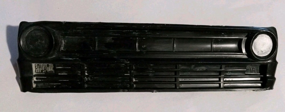 REVELL Hijacker 1:20 Ford Econoline Van Stock GRILL Original Used Part Piece VGC