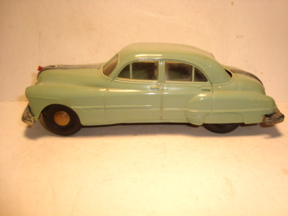 AMT 1951 Pontiac Chieftain 4 Dr Sedan Dealer Promo Model Car