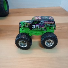 Revell Grave Digger Monster Jam Truck SnapTite Model 5″ x8″ with a Hot wheels
