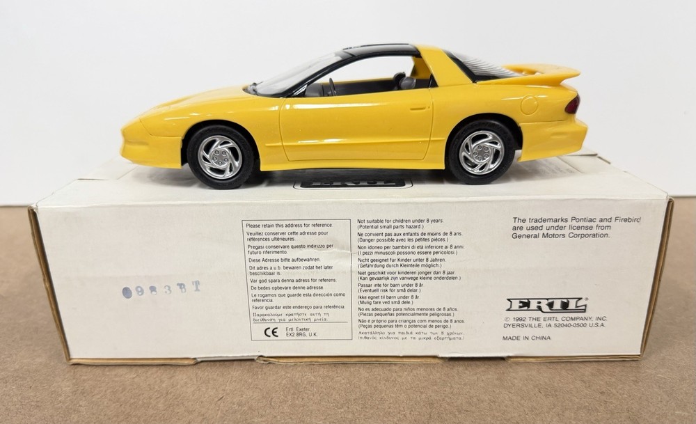 AMT/ERTL 1993 PONTIAC FIREBIRD SUNFIRE YELLOW #6820 Original Box NIB