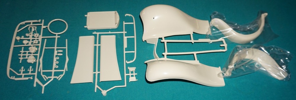 ’32 Ford Hot Rod 3’N 1 Revell 1/8 Fenders Radiator Wipers Etc.