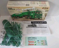 Atlantis White-Fruehauf Sinclair Gas Truck 1:48 Green Plastic Unassembled Kit