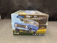Revell 1966 – 1977 Ford Bronco 1:25 Scale Plastic Model Kit 85-4320 NISB