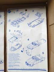 GLENCOE VINTAGE MINIKITS JAGUAR XK120 AND FERRARI IN 1/72ND SCALE (NEW IN BAG)