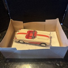 Revell 1960 Chevrolet Corvette 1:25 scale OPEN & ALMOST COMPLETE