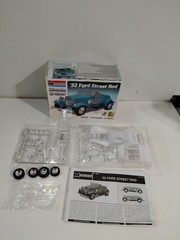 NOB Monogram 85-0882 1:25 Scale 1932 Ford Street Rod Classic Car Model Kit
