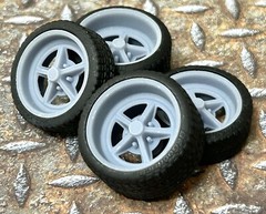 1/24 Scale: 21/20 Inch “Shelby GT350 Magstar” Wheels W/ Wide Rear Street Tires