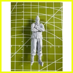 1:35 Cast Resin Model Cold Winter Tank Driver Scene Model Toy Unpainted