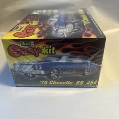 Revell Easy Kit 77 Chevy Chevelle SS 454 1/25 Plastic Car Model Kit 85-1932